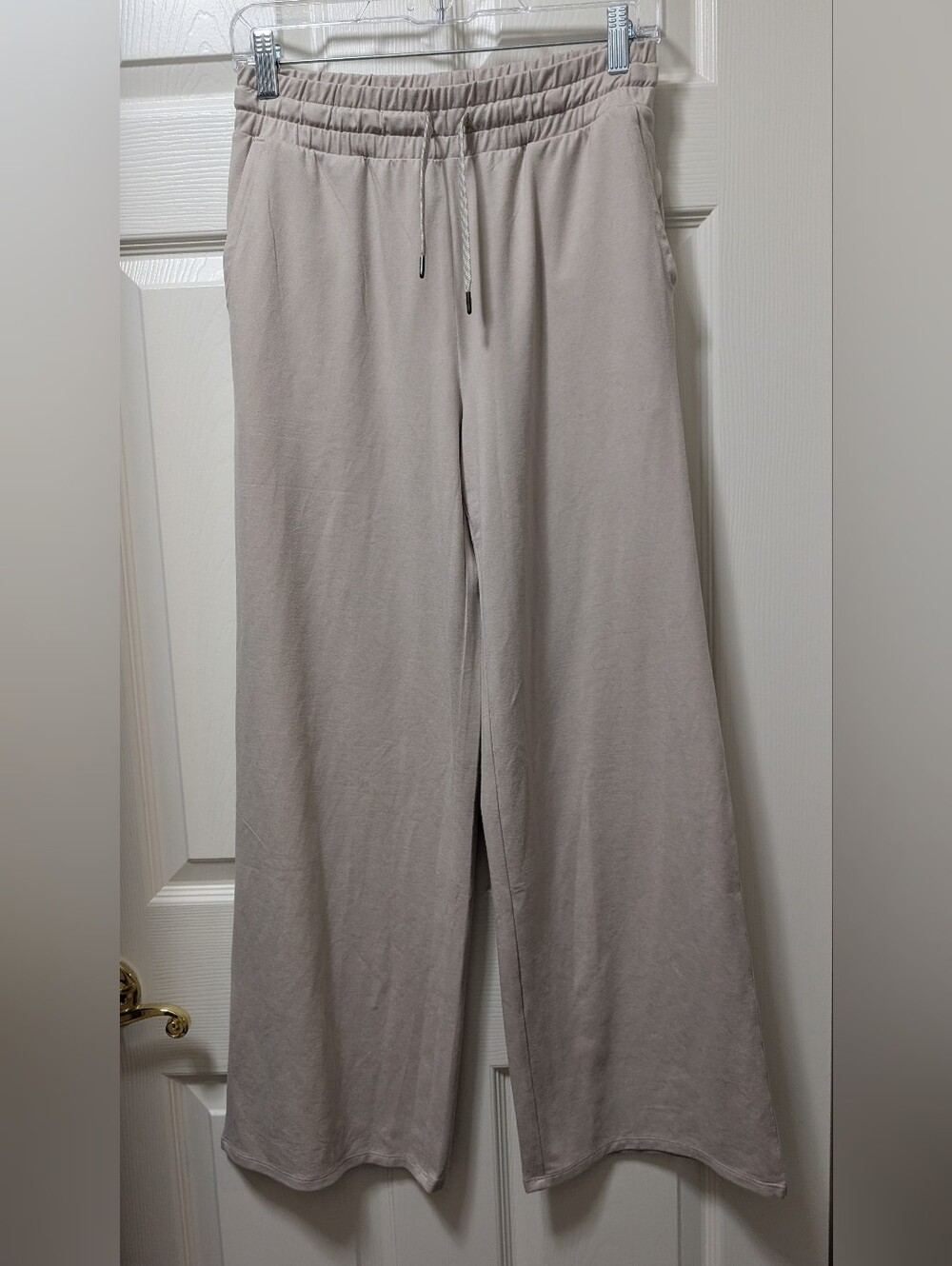 Vuori Halo essential wide leg pant Size Small S Short Inseam Ecru Heather